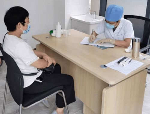 職工身邊的健康服務(wù)點(diǎn)來(lái)了，松江園區(qū)打造便捷健康咨詢(xún)服務(wù)