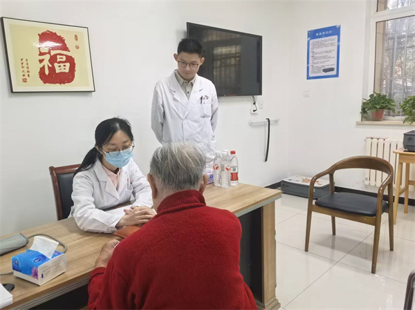 東方焦點 | 內通外調護健康，聯合義診惠老兵——北京中醫藥大學東方醫院開展健康咨詢服務